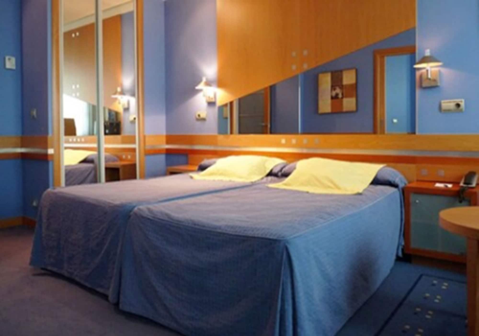 Hotel Torresport Torrelavega Chambre photo