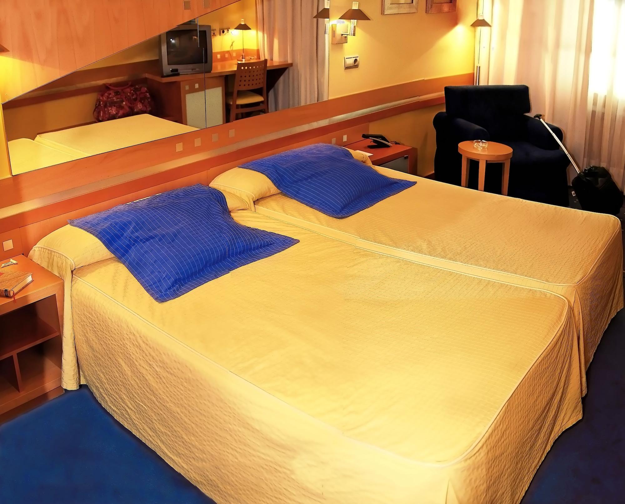 Hotel Torresport Torrelavega Extérieur photo