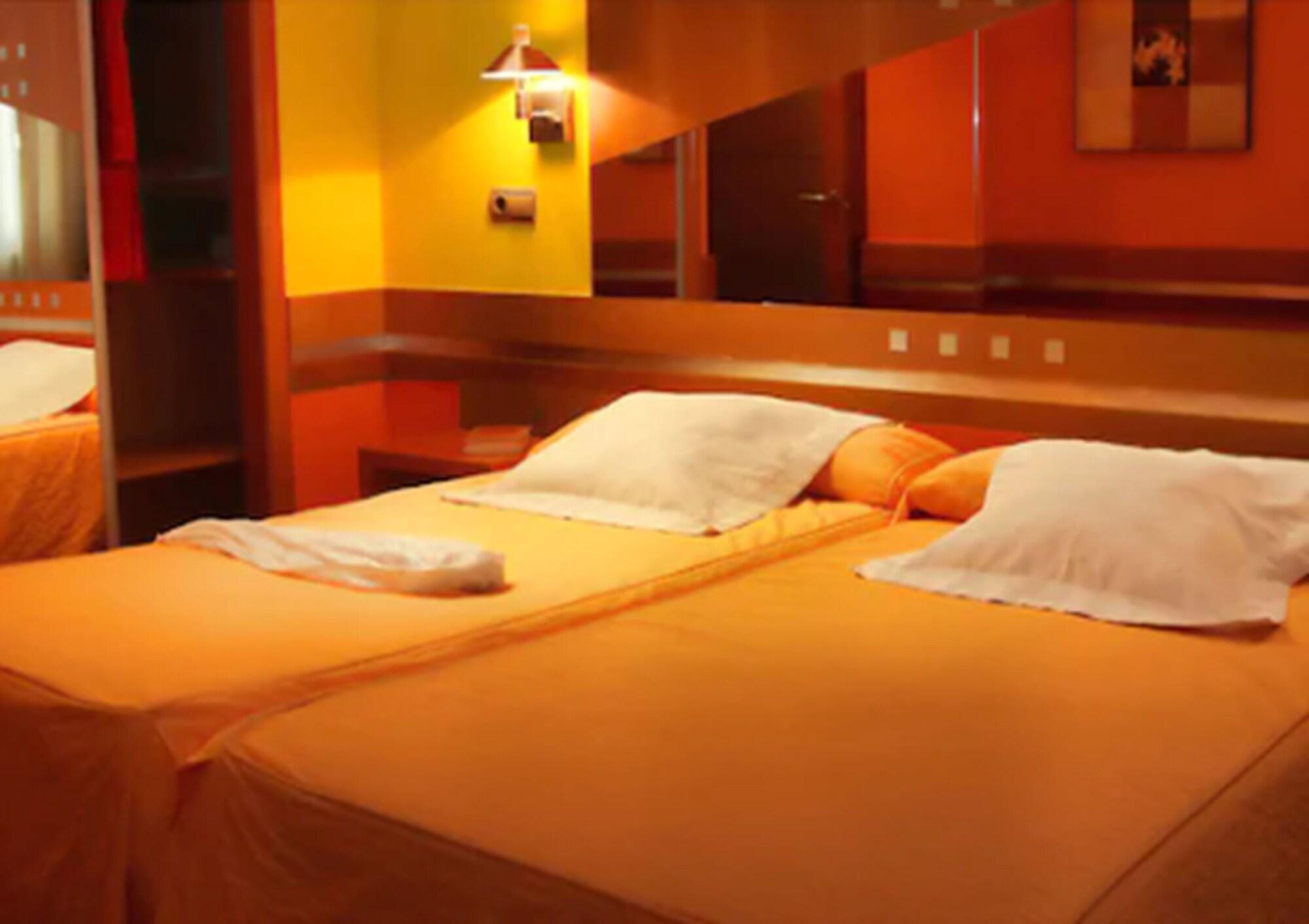 Hotel Torresport Torrelavega Extérieur photo