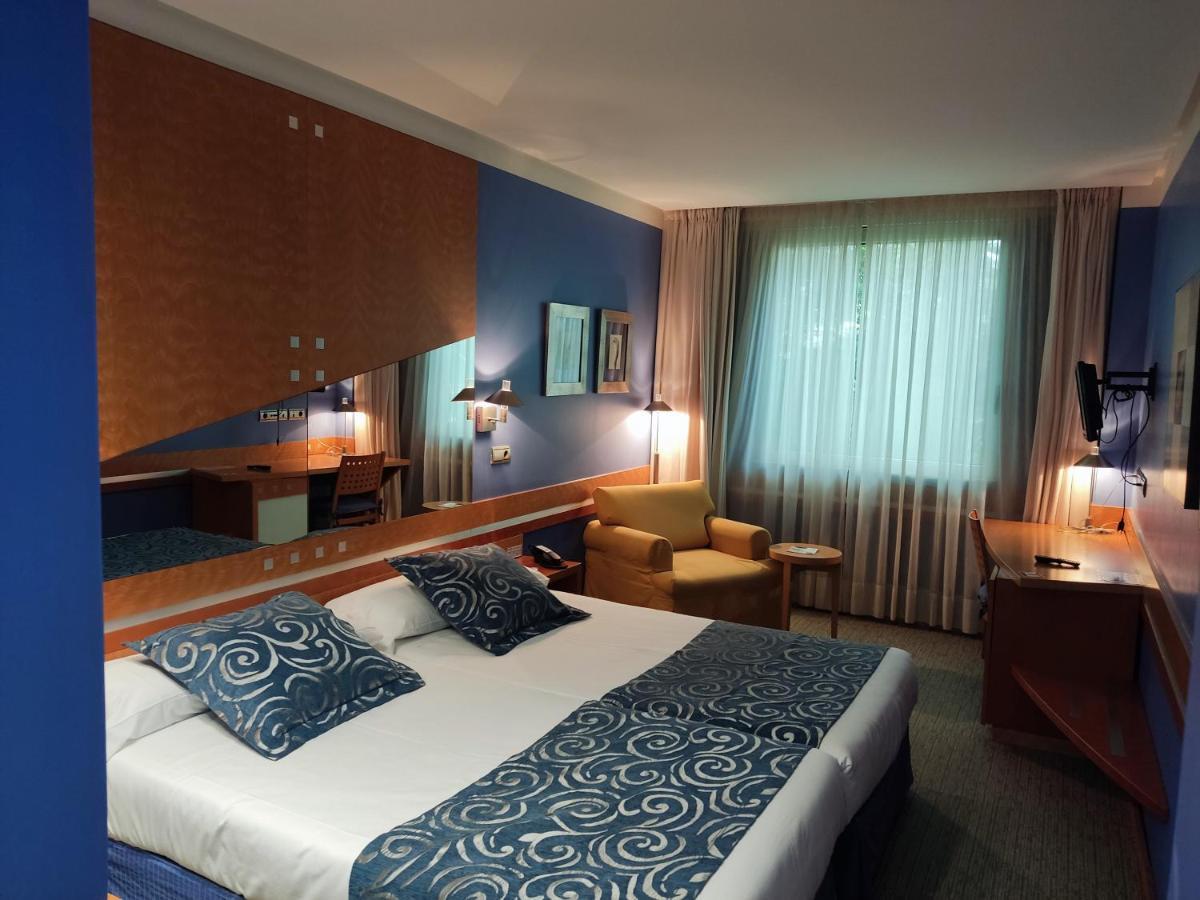 Hotel Torresport Torrelavega Extérieur photo