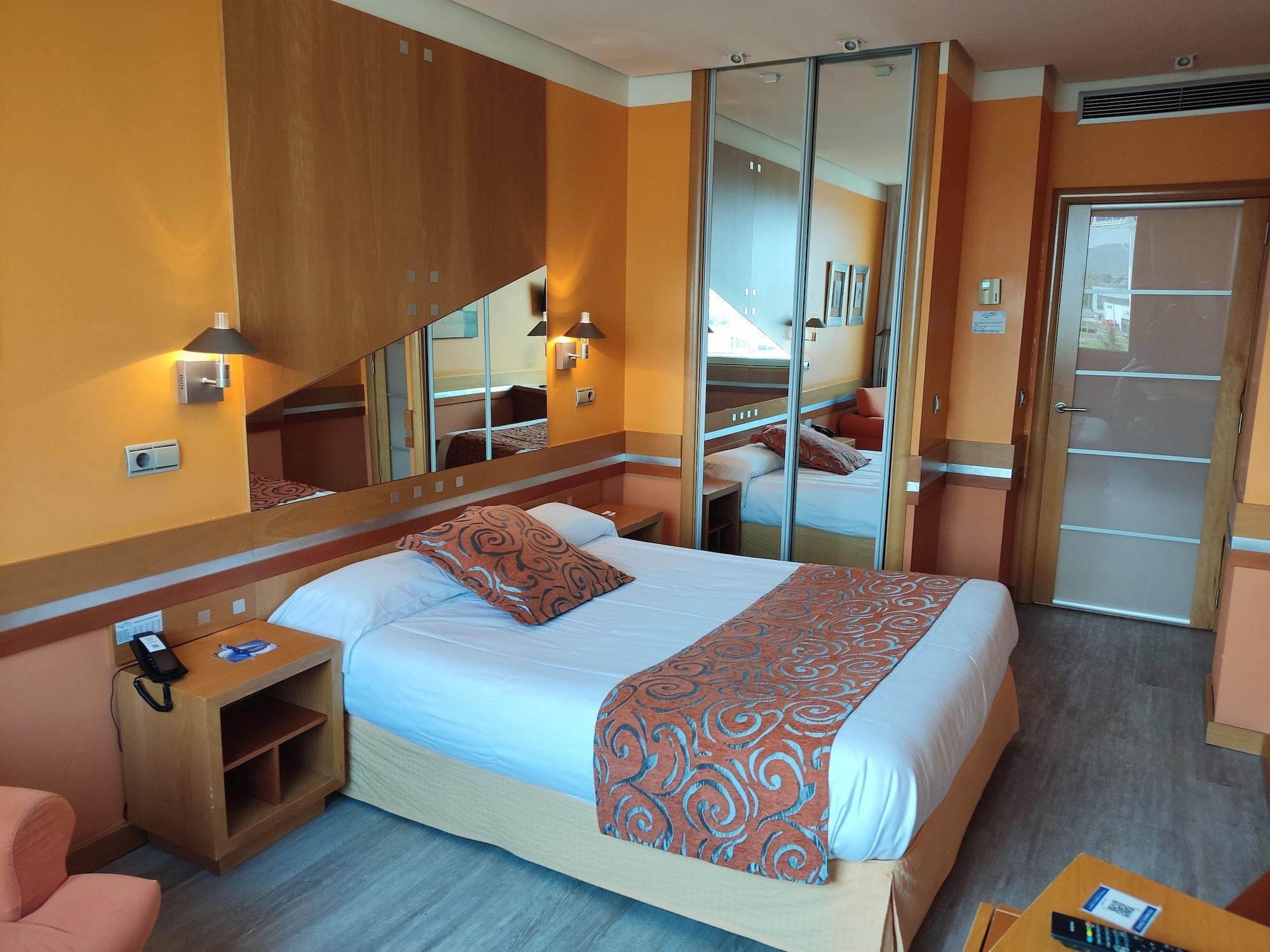 Hotel Torresport Torrelavega Extérieur photo