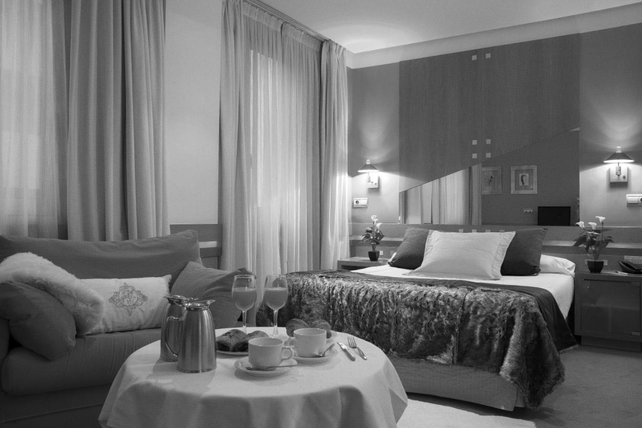 Hotel Torresport Torrelavega Extérieur photo