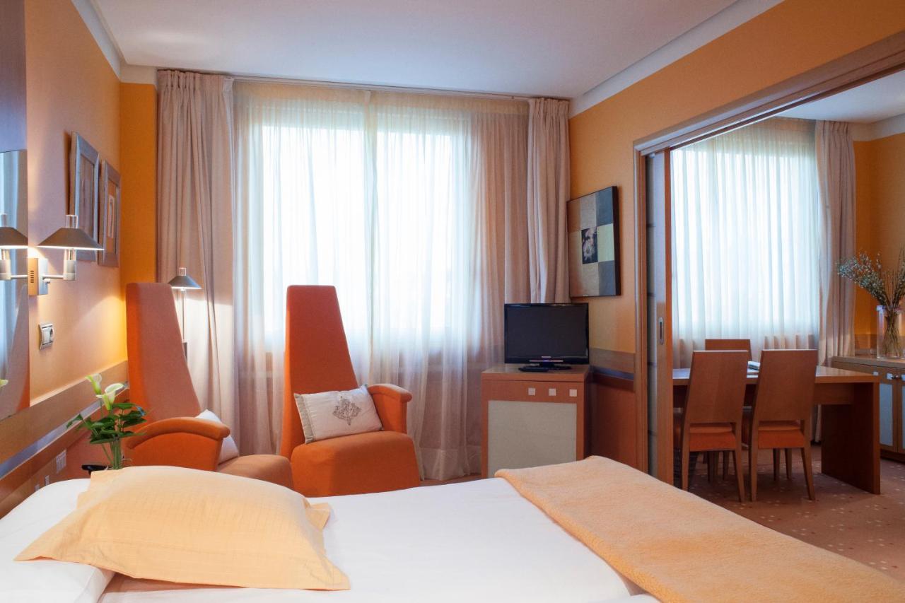 Hotel Torresport Torrelavega Extérieur photo