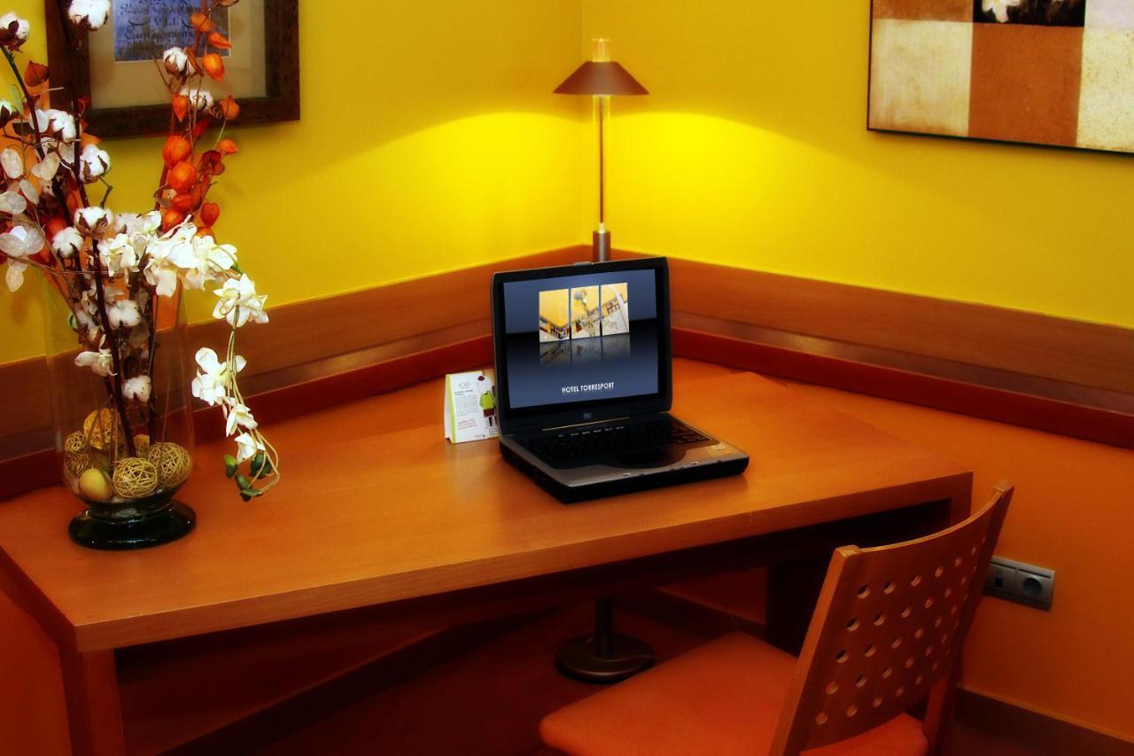 Hotel Torresport Torrelavega Extérieur photo