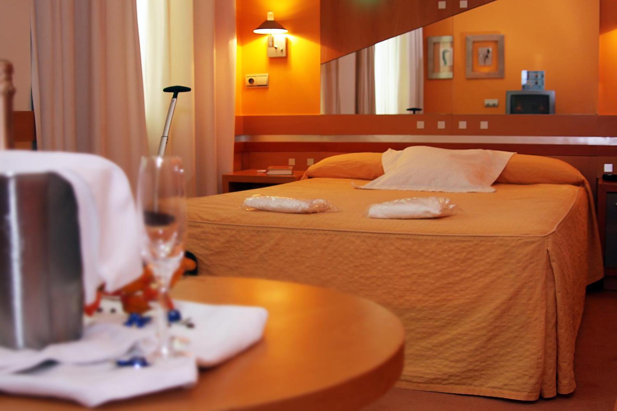 Hotel Torresport Torrelavega Extérieur photo