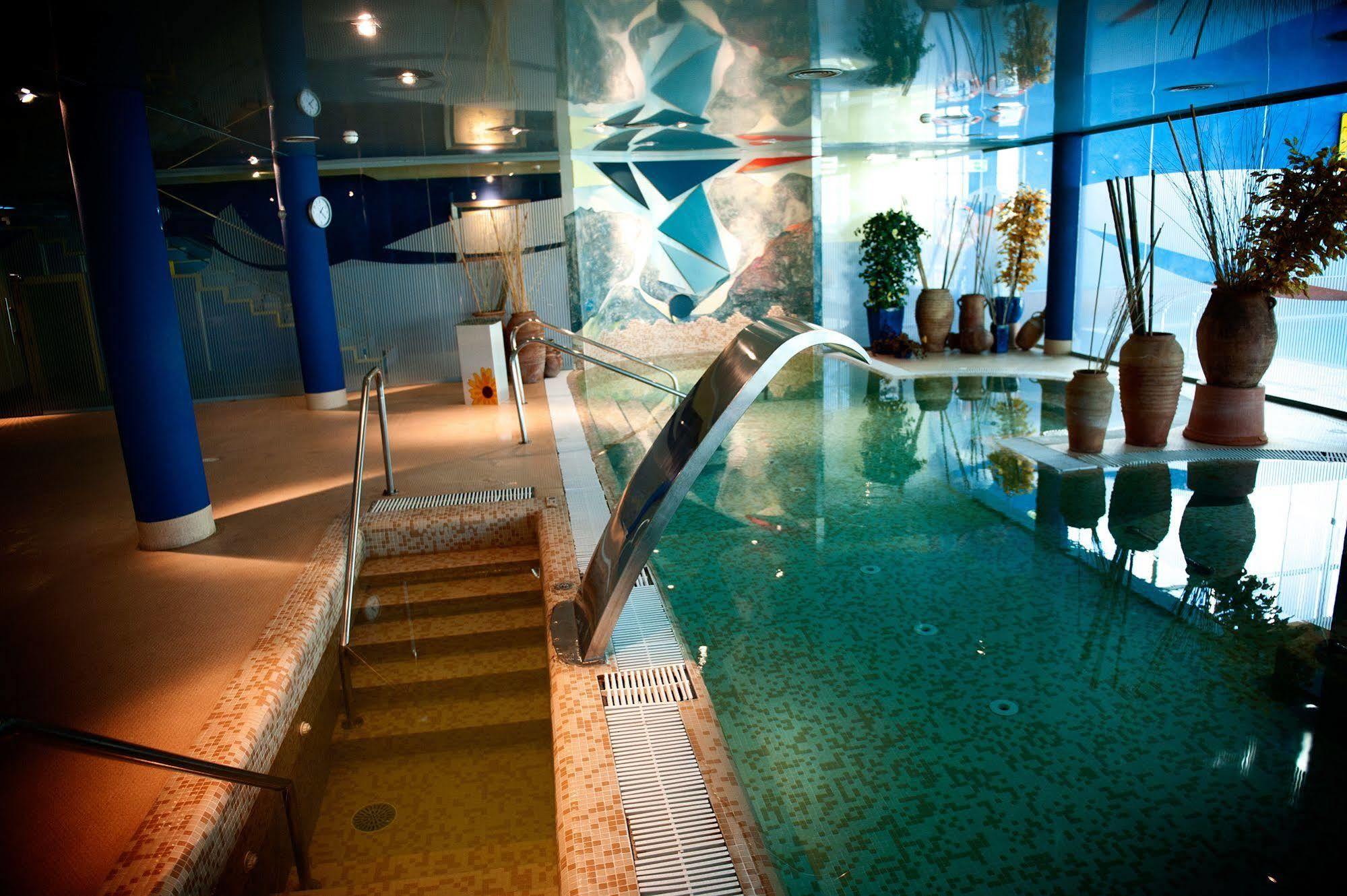 Hotel Torresport Torrelavega Extérieur photo